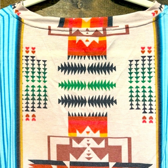 Fashion Express Vibrant Southwest Pattern V-Neck Top Sz L - Picture 4 of 16